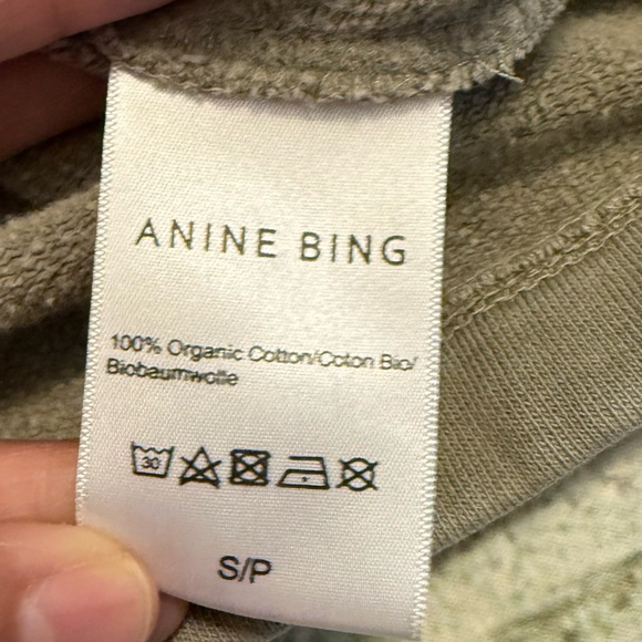 ANINE BING Khaki green Tori Sweatshirt is inspired by classic 90s athletic wear. - Picture 7 of 7